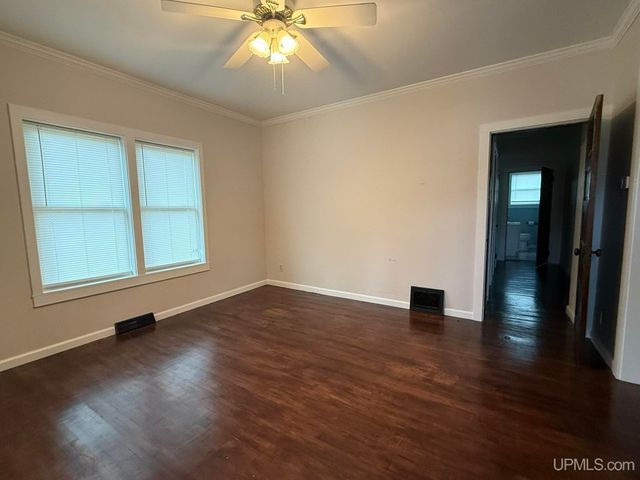 500 E Sagola Avenue, Kingsford, MI 49802