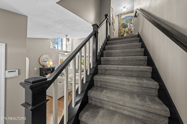 2366 Mayland Rd, Crossville, TN 38571