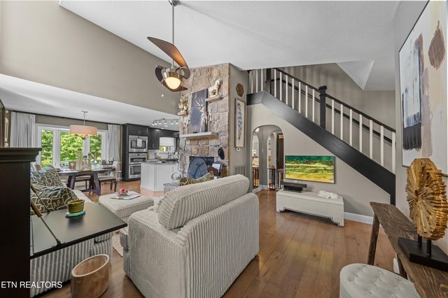 2366 Mayland Rd, Crossville, TN 38571