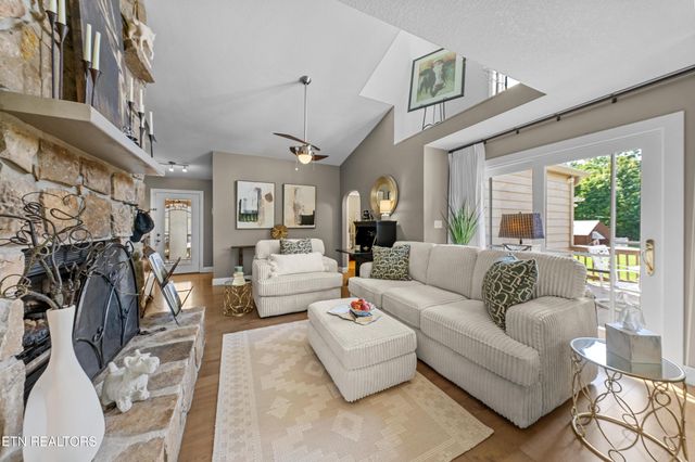 2366 Mayland Rd, Crossville, TN 38571