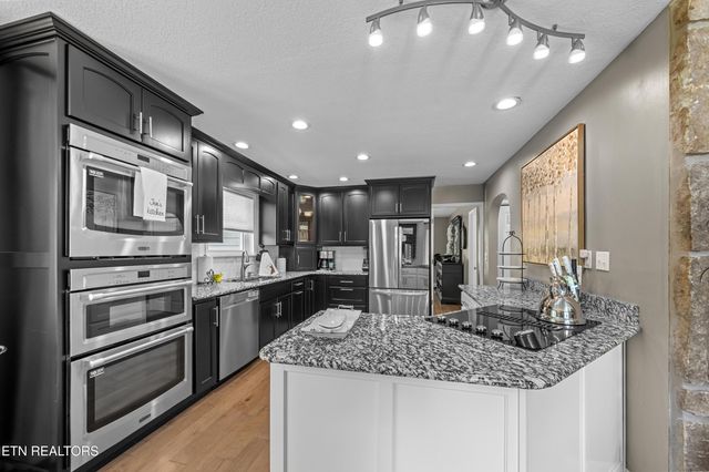 2366 Mayland Rd, Crossville, TN 38571