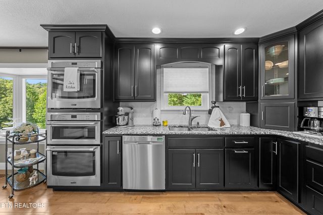 2366 Mayland Rd, Crossville, TN 38571