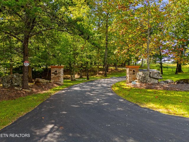 2366 Mayland Rd, Crossville, TN 38571