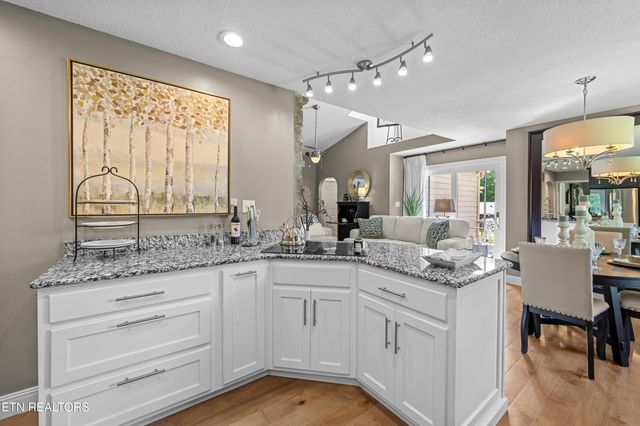 2366 Mayland Rd, Crossville, TN 38571