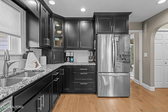 2366 Mayland Rd, Crossville, TN 38571