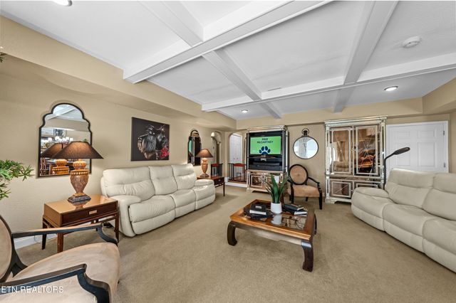 2366 Mayland Rd, Crossville, TN 38571