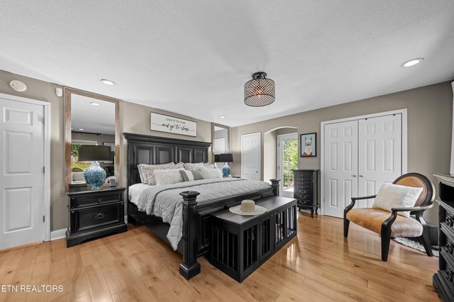 2366 Mayland Rd, Crossville, TN 38571