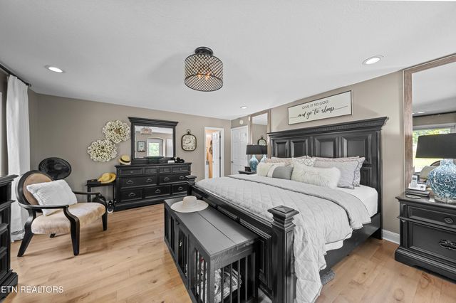 2366 Mayland Rd, Crossville, TN 38571