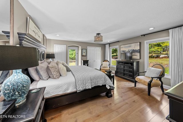 2366 Mayland Rd, Crossville, TN 38571