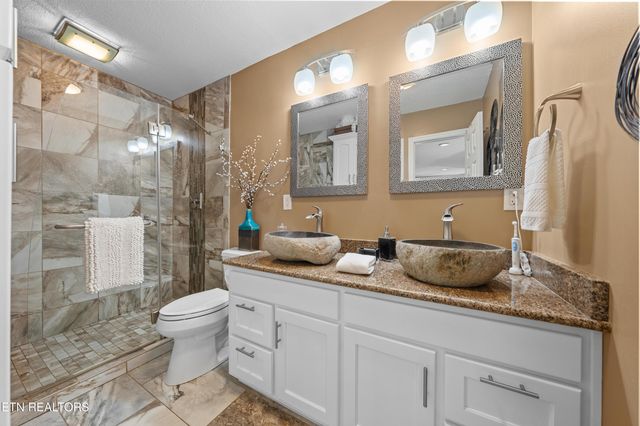 2366 Mayland Rd, Crossville, TN 38571