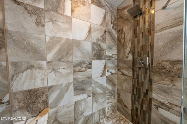 2366 Mayland Rd, Crossville, TN 38571