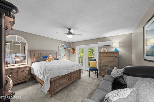 2366 Mayland Rd, Crossville, TN 38571