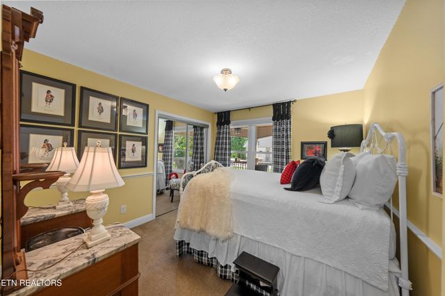 2366 Mayland Rd, Crossville, TN 38571