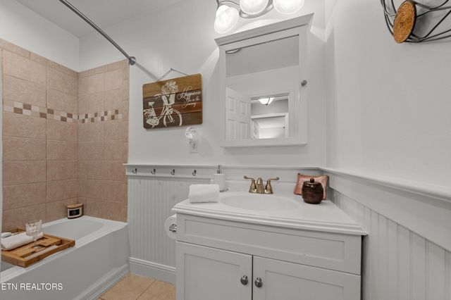 2366 Mayland Rd, Crossville, TN 38571