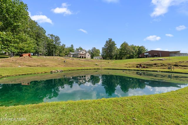 2366 Mayland Rd, Crossville, TN 38571