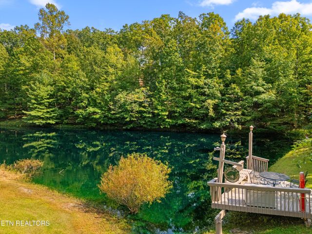 2366 Mayland Rd, Crossville, TN 38571