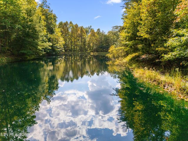 2366 Mayland Rd, Crossville, TN 38571