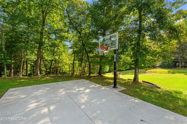 2366 Mayland Rd, Crossville, TN 38571