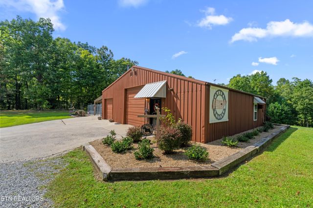 2366 Mayland Rd, Crossville, TN 38571