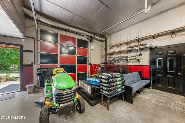 2366 Mayland Rd, Crossville, TN 38571