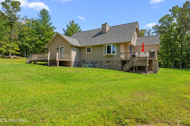 2366 Mayland Rd, Crossville, TN 38571