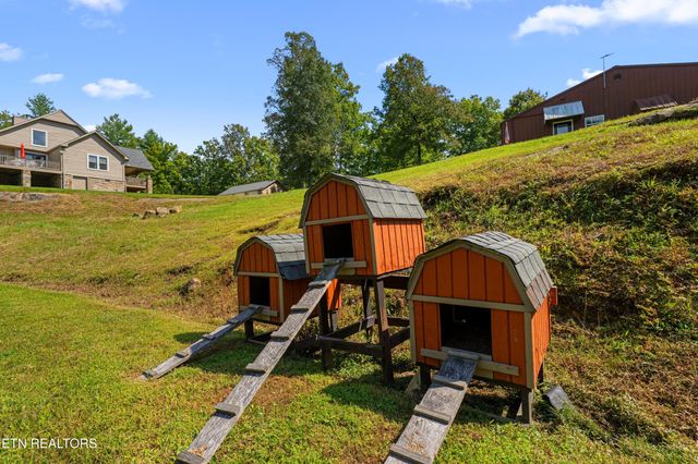 2366 Mayland Rd, Crossville, TN 38571