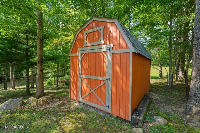 2366 Mayland Rd, Crossville, TN 38571