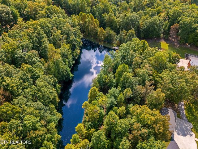 2366 Mayland Rd, Crossville, TN 38571