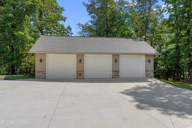 2366 Mayland Rd, Crossville, TN 38571