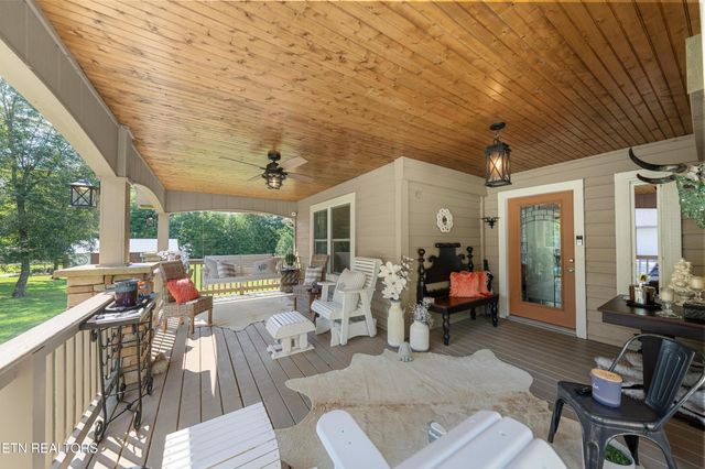 2366 Mayland Rd, Crossville, TN 38571