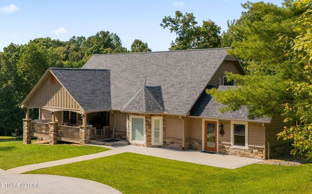 2366 Mayland Rd, Crossville, TN 38571