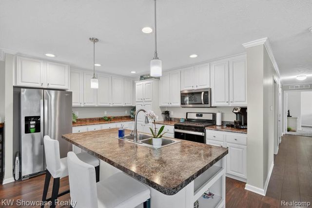 52525 Willow Wood Court, Chesterfield, MI 48051