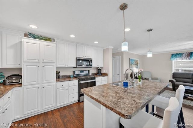 52525 Willow Wood Court, Chesterfield, MI 48051