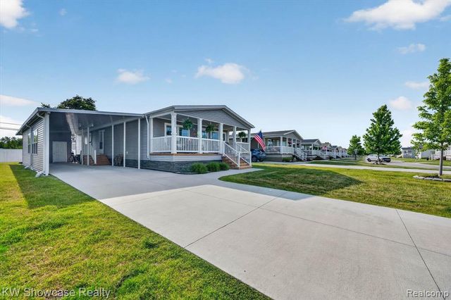 52525 Willow Wood Court, Chesterfield, MI 48051