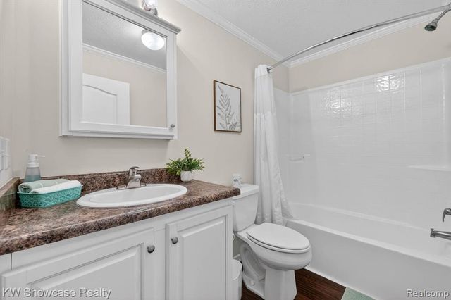 52525 Willow Wood Court, Chesterfield, MI 48051
