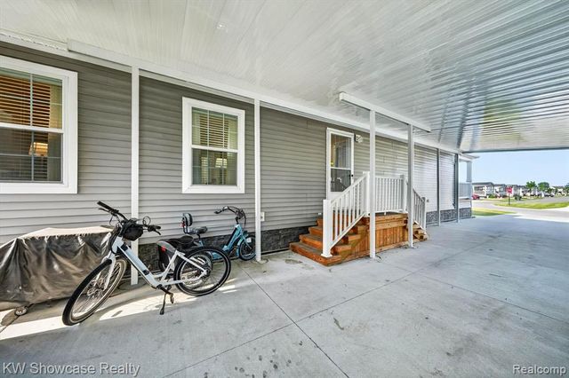 52525 Willow Wood Court, Chesterfield, MI 48051