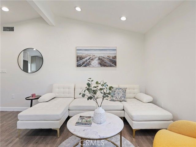 15803 Chatsworth Street, Granada Hills (los Angeles), CA 91344
