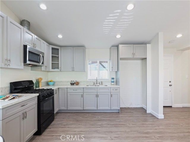 15803 Chatsworth Street, Granada Hills (los Angeles), CA 91344