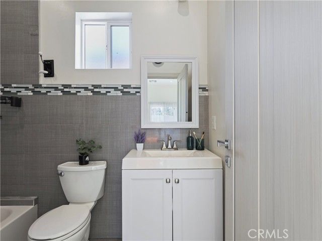 15803 Chatsworth Street, Granada Hills (los Angeles), CA 91344
