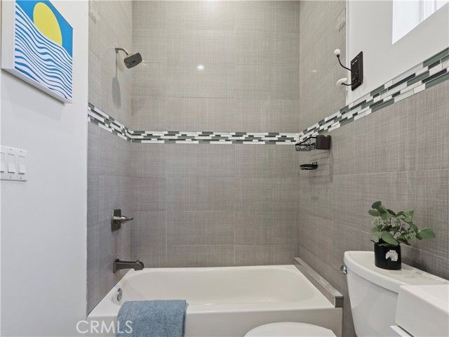 15803 Chatsworth Street, Granada Hills (los Angeles), CA 91344