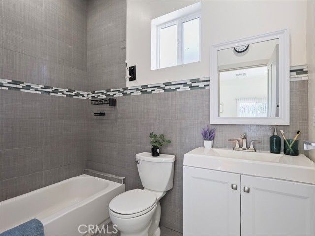 15803 Chatsworth Street, Granada Hills (los Angeles), CA 91344