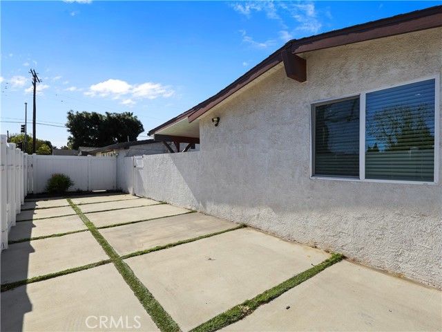 15803 Chatsworth Street, Granada Hills (los Angeles), CA 91344