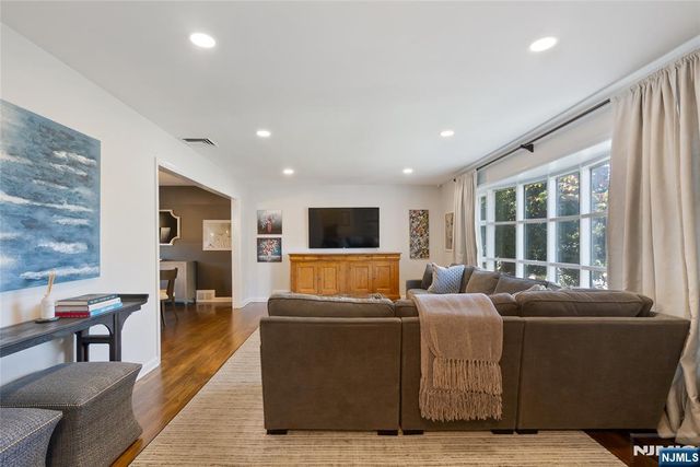 44 Rumson Road, Livingston, NJ 07039