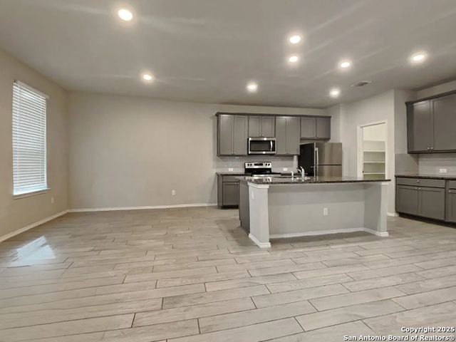 4310 Brigade, Converse, TX 78109