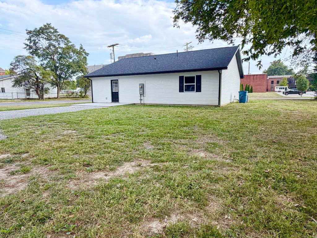 Image 2 of property listing at 868 E Second Street, Centralia, IL 62801