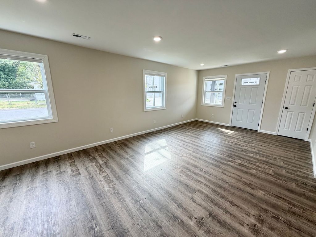 Image 5 of property listing at 868 E Second Street, Centralia, IL 62801