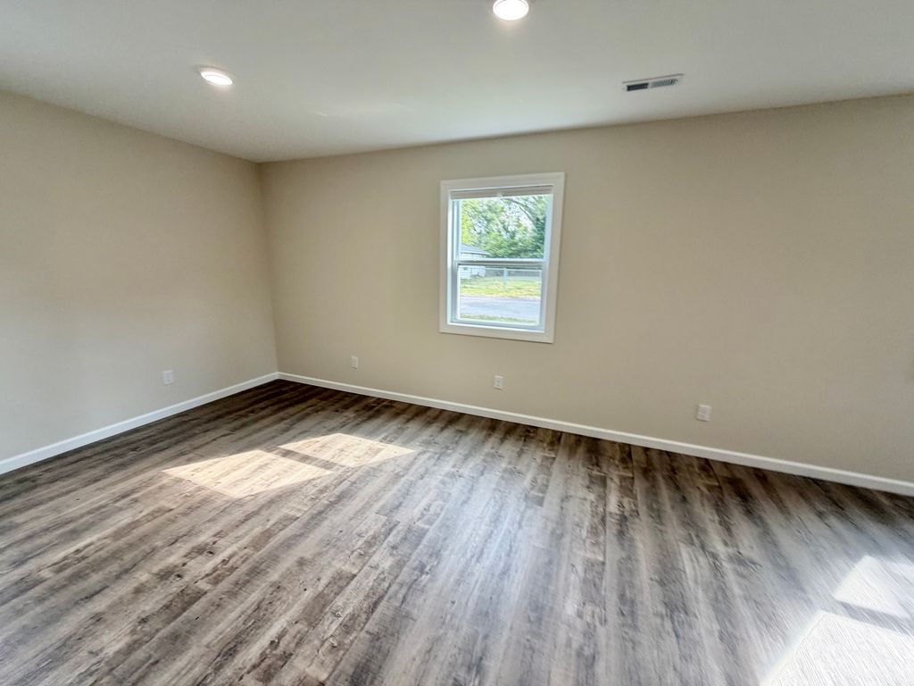 Image 7 of property listing at 868 E Second Street, Centralia, IL 62801
