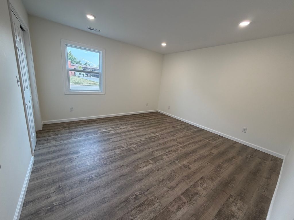Image 9 of property listing at 868 E Second Street, Centralia, IL 62801