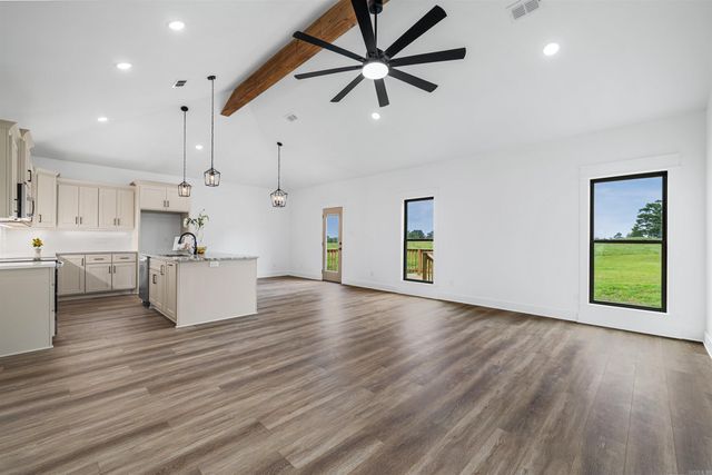 31 High Point Dr, Greenbrier, AR 72058