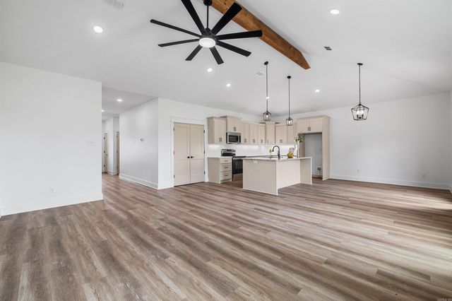 31 High Point Dr, Greenbrier, AR 72058